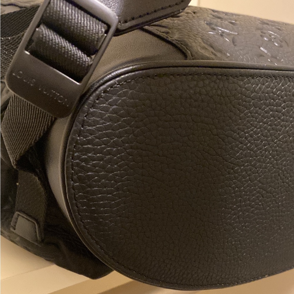 Louis Vuitton CHRISTOPHER MM - Picture 15 of 17